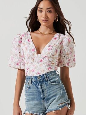 Astr the Label Beaumont Floral Puff Sleeve Top
